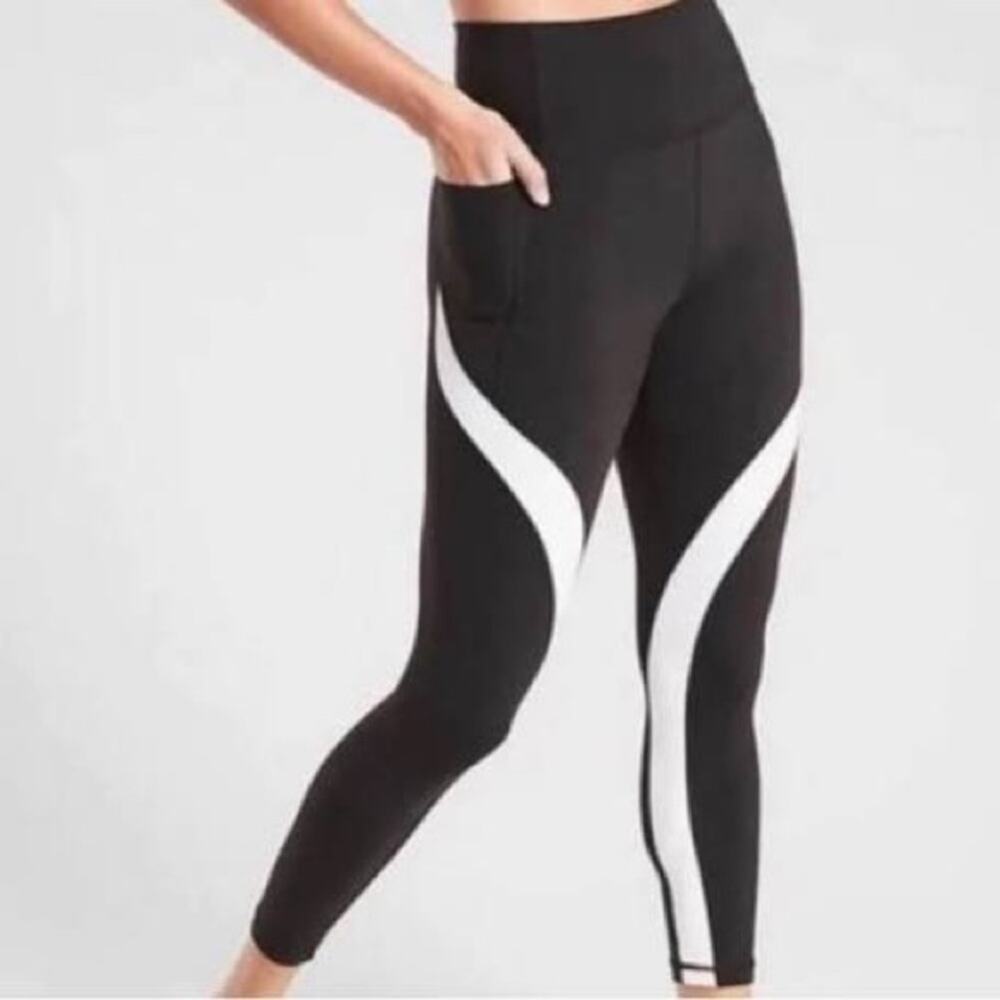 Athleta Salutation Stash Pocket Black & White 7/8 Leggings Size XS